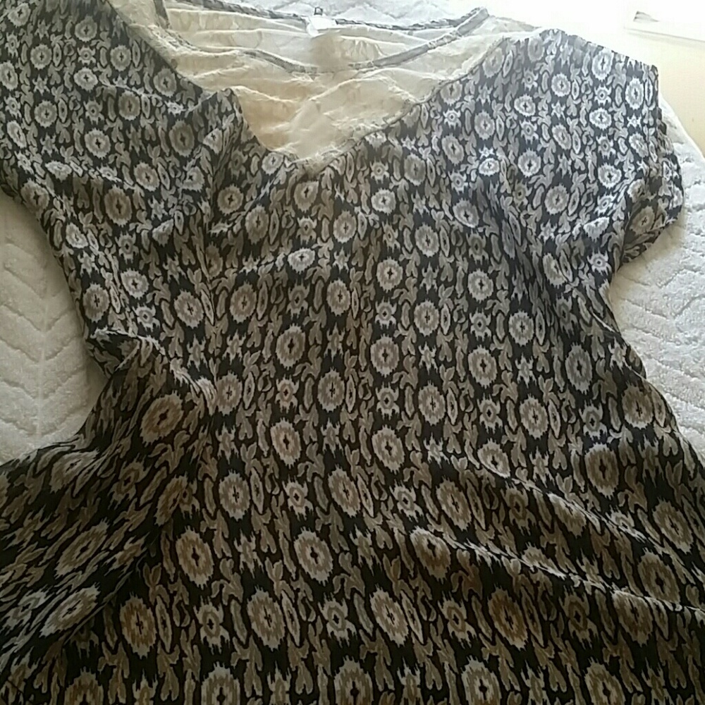 NWOT. Vintage look. Cap sleeves. Lace accent.